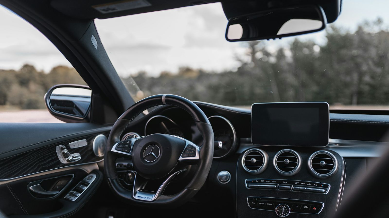 Automatic or Manual Rental Car? How to Choose the Right Gearbox