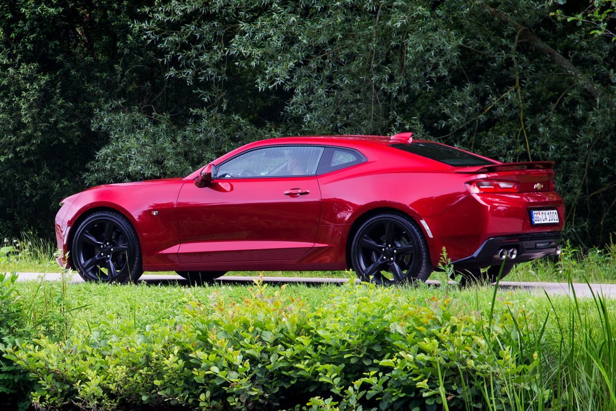 Chevrolet Camaro · Kırmızı — görsel 4