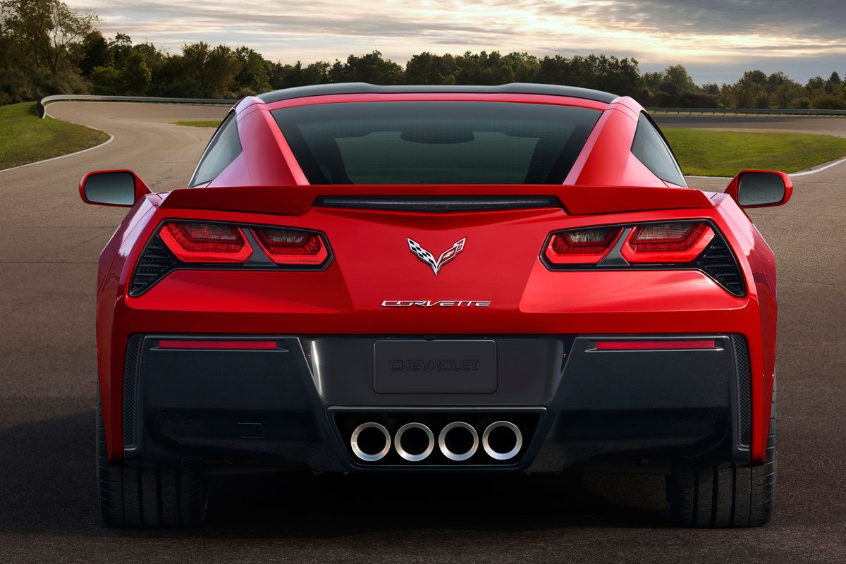 Chevrolet Corvette Stingray · أحمر — الصورة 4