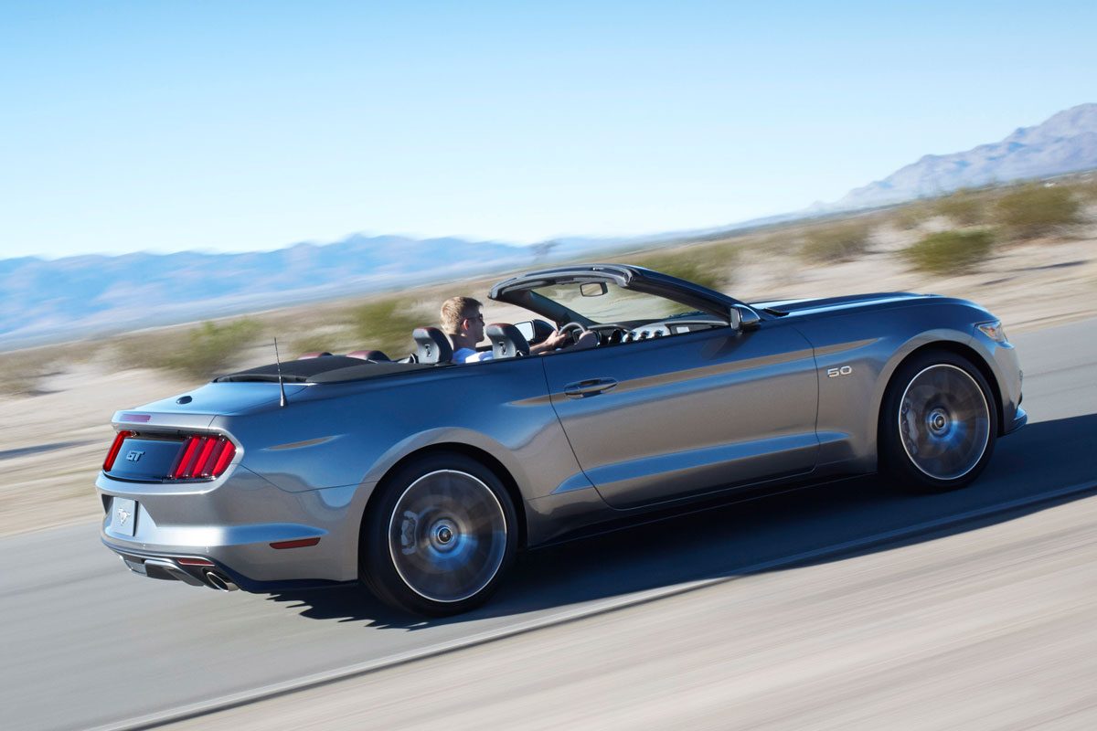 Ford Mustang Convertible · Gümüş — görsel 3