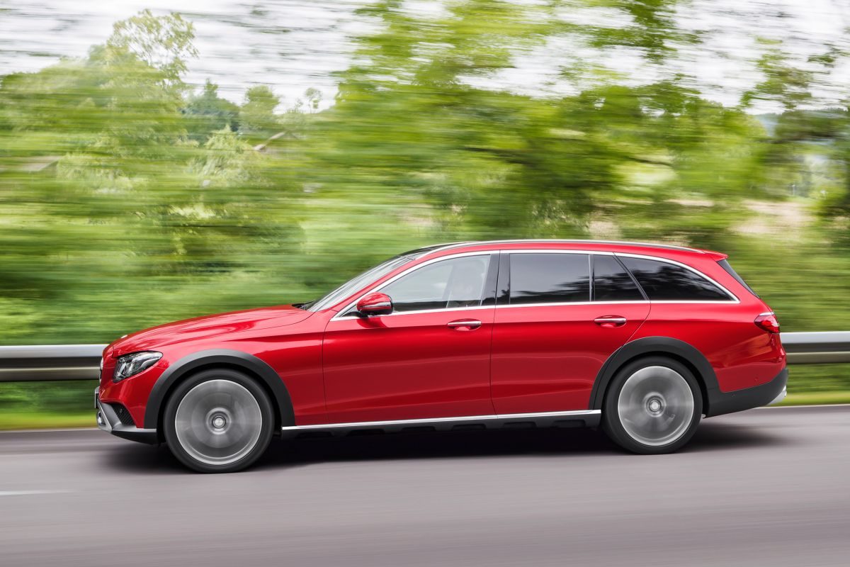 Mercedes-Benz E-Class All-Terrain · Kırmızı — görsel 4