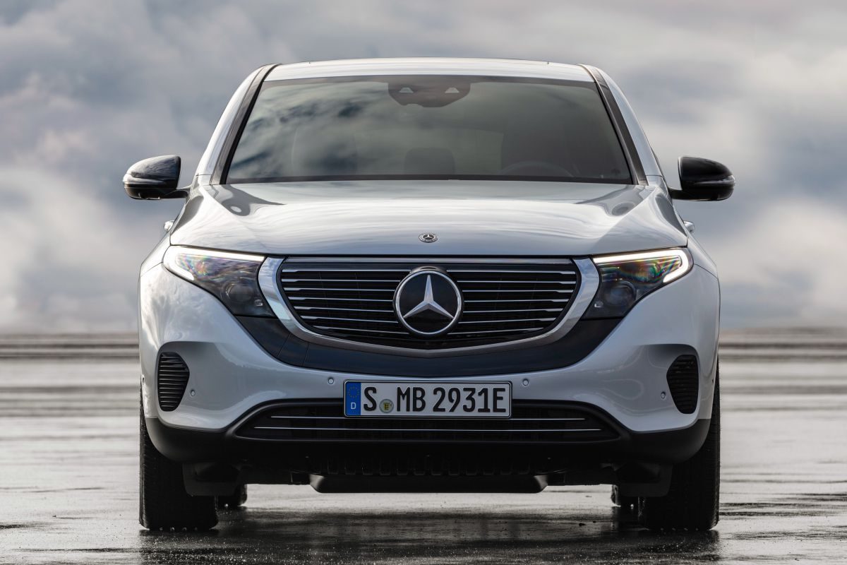 Mercedes-Benz EQC · Silver — image 2