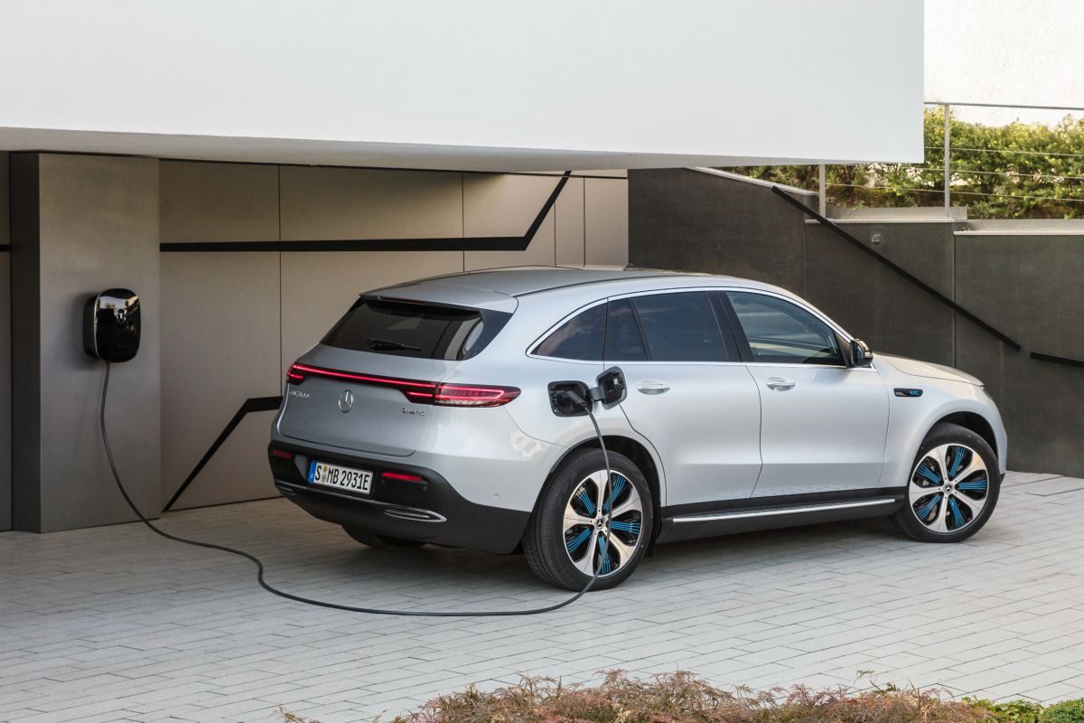 Mercedes-Benz EQC · Silver — image 3