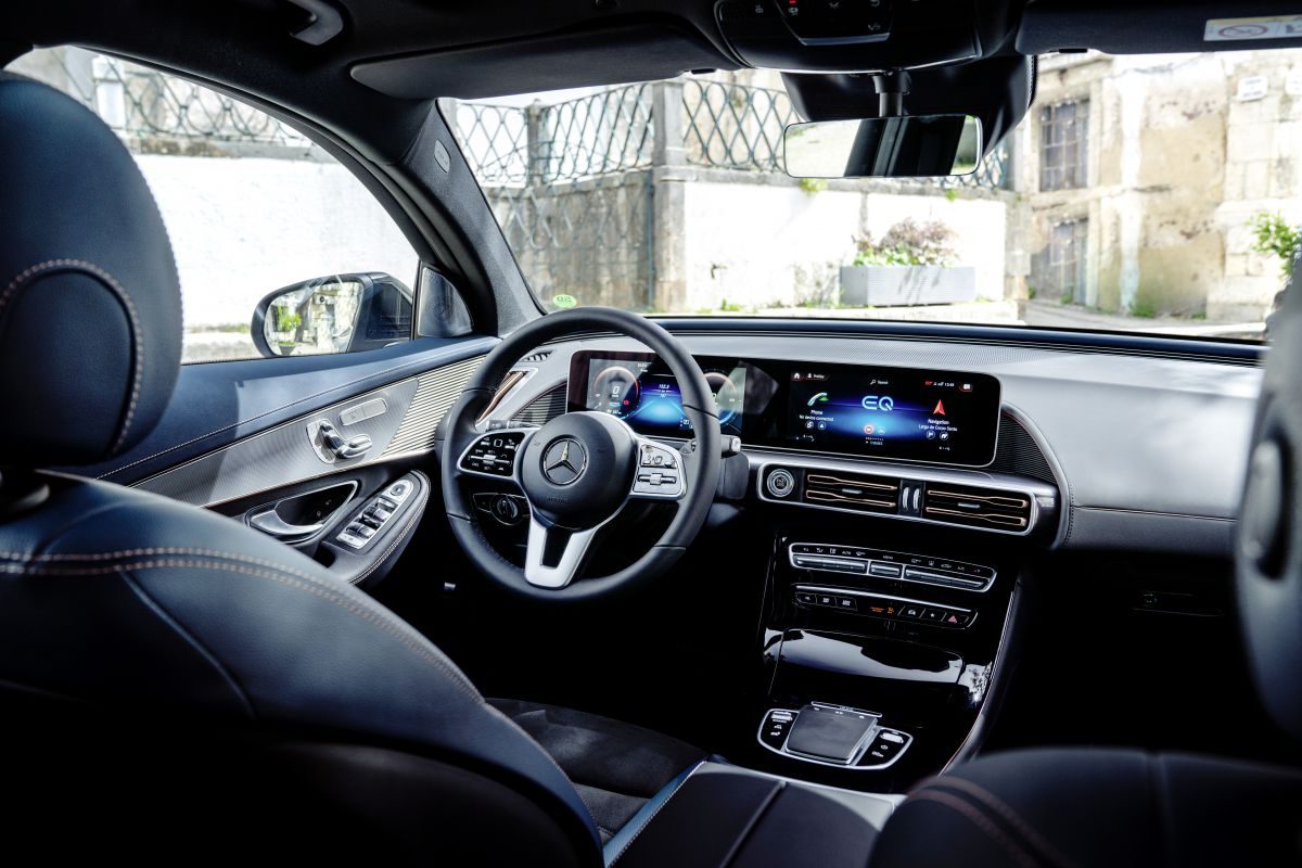 Mercedes-Benz EQC · Silver — image 4