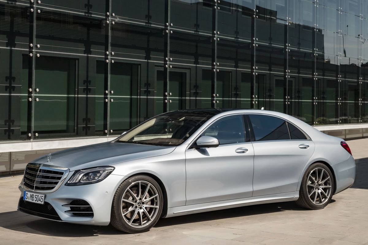 Mercedes-Benz S-Class · فضي — الصورة 2